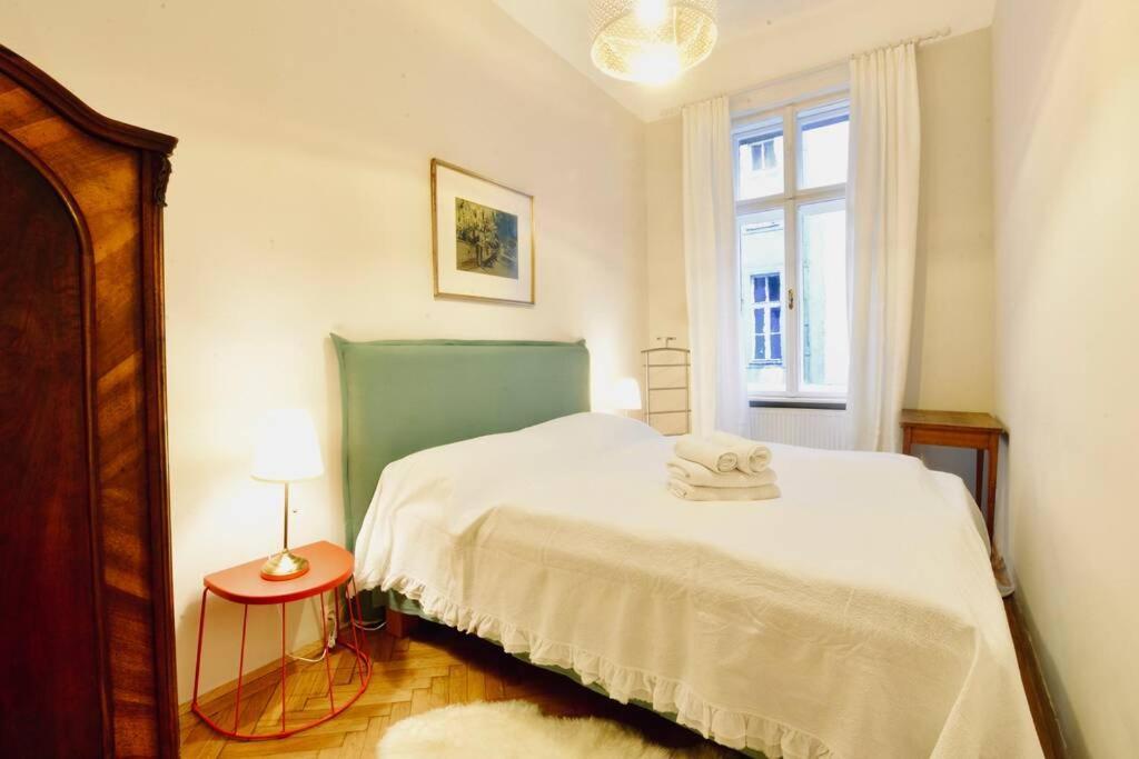 Beautiful Viennese Flat In The Centre Wenen